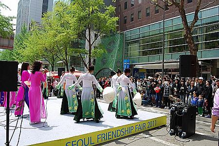 写真で見るHi Seoul Festival（ハイソウルフェスティバル）２０１１～その２！ ハイソウルフェスティバル ソウル広場 地球村ハンマダン 世界料理 世界文化物産展 インフォメーションフェアソウルのお祭り