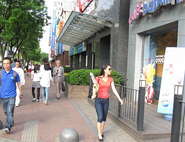 ソウルの街は、ほんとにサングラスの着用率が高いです。カジュアルなお洋服でも、よりキマって見えるような＾＾<br>寒さの心配がなくなって、心地よいソウルからお伝えしました。
