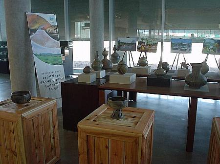 新羅時代と三国時代の土器が展示中。