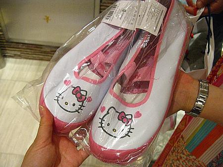 サンリオショップでゲットしたキティちゃんの上履き！「職場用です。日本では、みたことないかも！」6,500ウォン