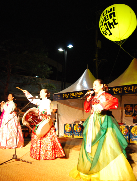 「第４回ソウル文化の夜」に行ってきました！ フェスティバル　 お祭り ソウルオープンナイト 北村 文化体験 １万ウォン文化パス 博物館 ギャラリー ソウル文化の夜２０１１ 韓国フェスティバルソウルフェスティバル