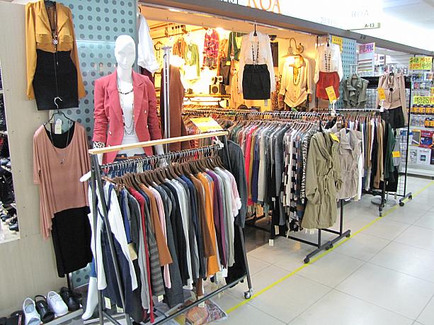 江南駅の地下商街に並ぶ服も、すっかり秋デザインに。<br>ただ今気温２３度、さわやかな風がとっても気持ちがいい、ソウルからお伝えしました～！