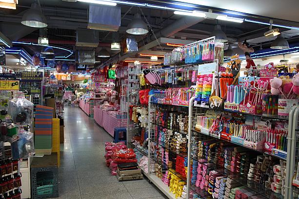 南浦洞の中心にある書店・南浦文庫には・・・
