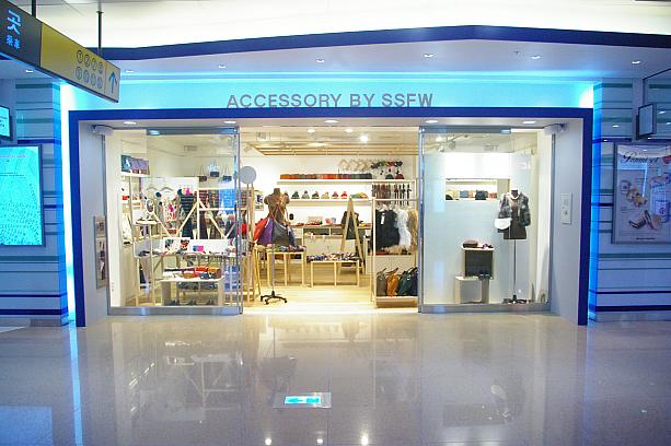 駅の構内にはコスメショップやカフェ、食堂等充実していて、明洞にある人気の服のショップも！