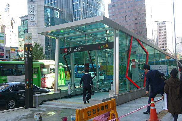 今日は、明日１０月２９日開通予定という新盆唐（シンブンダン）線の江南（カンナム）駅に行ってきました！<br>この新盆唐線は国内最初の無人運転システムを導入しているのだとか！