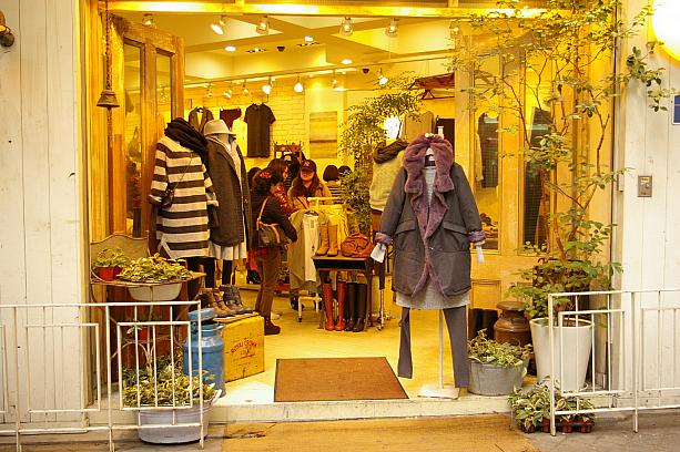 防寒対策バッチリのコートも☆<br>旅行の記念に、韓国らしいコートを買ってみるのも良いかもしれませんね♪