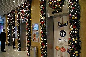 エレベーターもクリスマス！