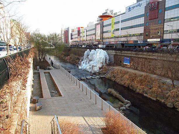 ん？？これは滝？でも何か様子がおかしい…。