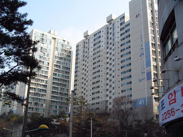 それにしても、韓国の大型アパートは本当に高い～！きっと眺めもいいだろうなぁ。ナビもいつかは…！