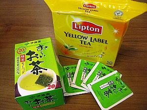 手軽に飲めるインスタントドリンク類は韓国でも人気。韓国は伝統茶系が充実、日本はコーヒー、紅茶系が豊富のよう。