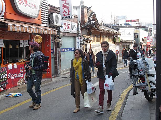 展示会を後にして目にする風景。いつもと同じようで、でも違って感じられます。こちらのイベントは、３月２７日まで。