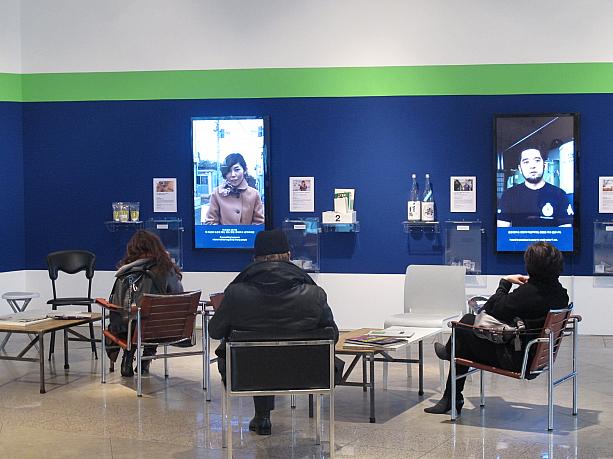 画面ごしに語りかけてくる、被災地の声に耳を傾ける皆さん。