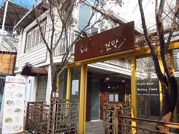 ついに見つけた！「タルコマンコジンマル(甘い嘘)」。お店の雰囲気も良く結構穴場だったりするかも。弘大では毎日のように撮影が行われているので、運が良ければ芸能人に会えるかもしれませんね！