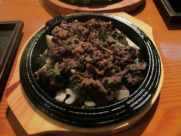 お腹が空いたので韓国風居酒屋でランチをいただきました^^こちらはプルコギ。まったく辛くなく、韓国では珍しいプルコギでしたがこれもこれで美味しい！