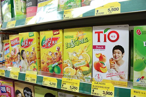 インスタントを買ってデスクで作るのもアリですね。この中では、TIOがダントツ売れてるそう。やっぱりパッケージのおかげ？！写真のＪＹＪのユチョンは、ラーメンにお茶に薬にと、ＣＭでもひっぱりだこ！