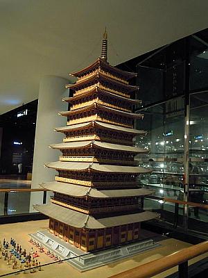 日本の五重塔にも似た建物