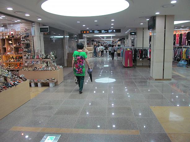 建物は完成してましたが、お店はまだまだのようす。全体の約４割くらいかな～