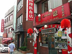 路地にある中華食堂