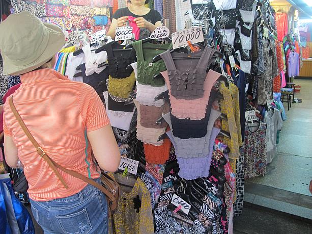 洋服などの小売販売を行うものはもちろん、