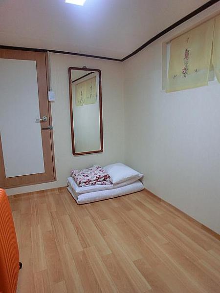 部屋、韓国のポジャギのふとん（とても寝やすいです！）