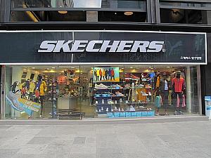 スニーカーを中心にスポーツウェア全身までコーディネートできてしまう「skechers」。メンズもレディースもキッズまで在庫豊富！