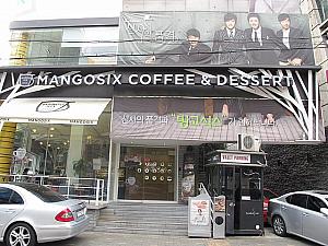 マンゴーを使ったデザートが大人気の「mangosix coffee＆cafe」。