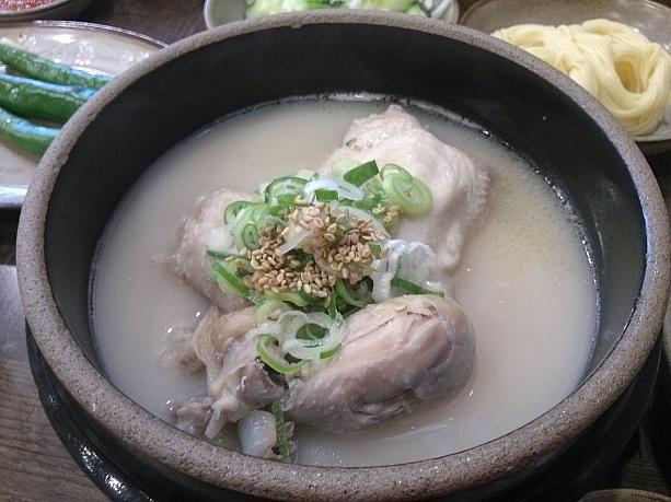 夏の滋養料理だけど、寒くなってくるとまた食べたくなるのがサムゲタン！