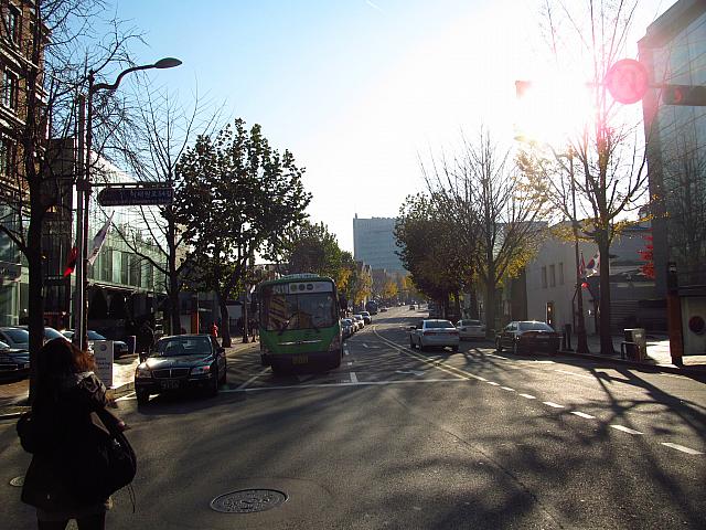 コムデギャルソン通り で街並みウォッチング ソウルナビ