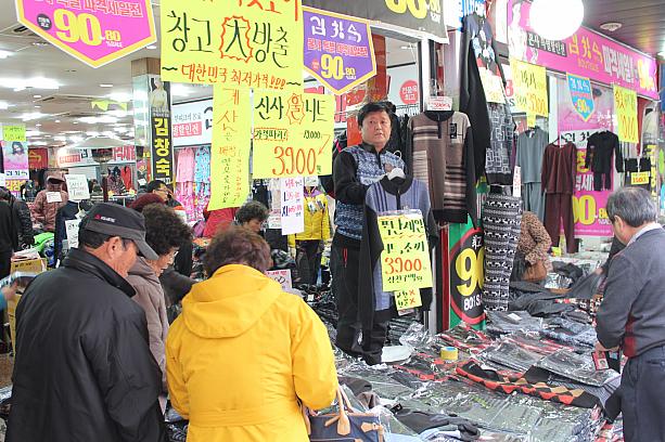 昔ながらのお店があったり、Ｂ級グルメも味わえたりする南大門市場！皆さんも一度来てみてくださいね～！