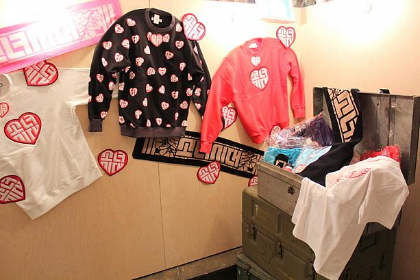 Tシャツ、タオル、ブランケット、少女時代のロゴが入ったかわいらしいデザインのものがたくさん！