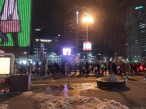 連休最終日夜のソウル駅。タクシー乗り場は長蛇の列。
