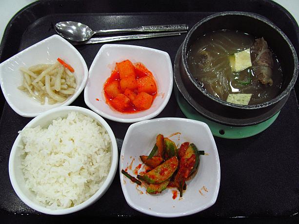 こちらは3,000ウォンのカルビタン！韓国の学食は誰でも気軽に利用できるので皆さんも学食でランチなんていかがですか？