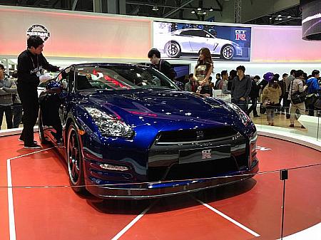 日本が世界に誇る名車「GT-R」。の、乗ってみたい・・