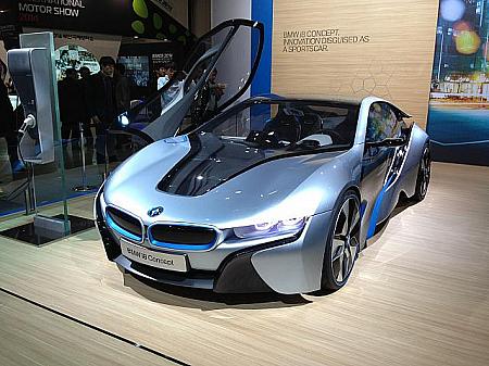 BMWのハイブリッドスポーツカー「i8 concept」何とコレ、2014年に市販されるらしいですよ～！かなり目立ちますよね？