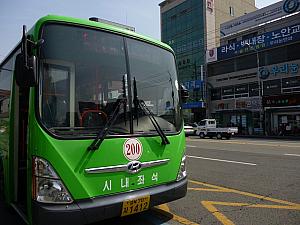 緑色の市外バス200番に乗りましょう