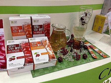 砂糖を50％カットしたフルーツ茶は、大型マートやコンビニで販売中ですって～！