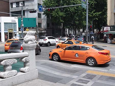 只今増殖中、ヘチの描かれたオレンジ色のタクシーがやたら目につきます