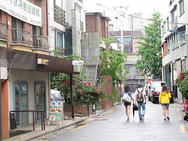 雨上がりのお散歩もたまにはいいもの！ 皆さんもちょっと裏道探検してみては？！