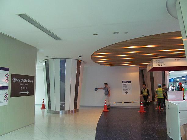 コエックスといえばいろんなお店が入っているとーっても広い複合施設なんですが・・・2014年5月まで順番にリモデリング工事中。なので、閉まっているお店も。