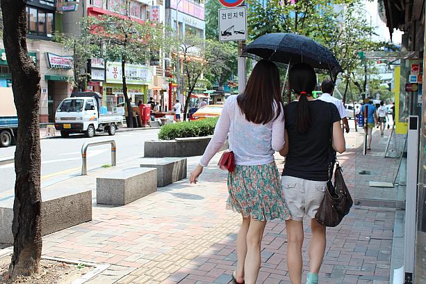 またまた傘だけど、日傘で日よけ対策をしなくっちゃ！