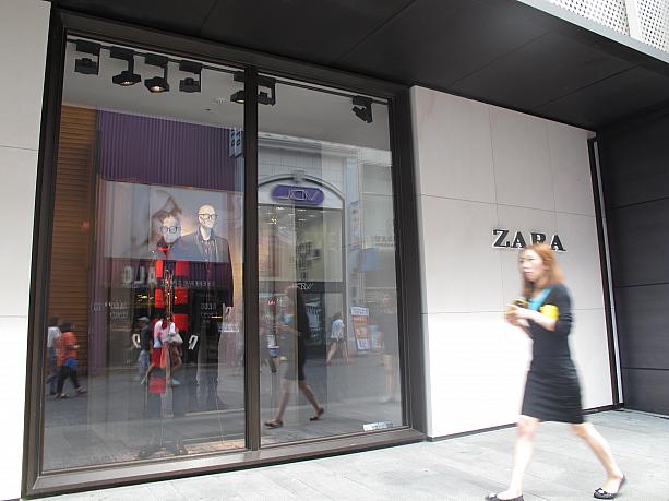 ZARAのマネキンはもう毛糸のマフラーをしてる！？