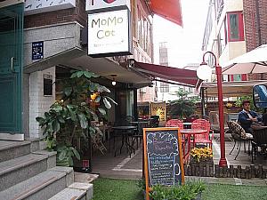 ネコのインテリアがかわいいカフェ「MoMoCot」