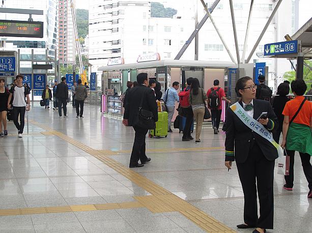 こちらはソウル駅にあるKTXの乗り場付近。列車に乗ってどこかお出かけする時の楽しみといえば～