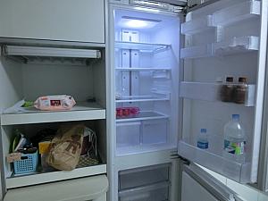 まだ空っぽの冷蔵庫。