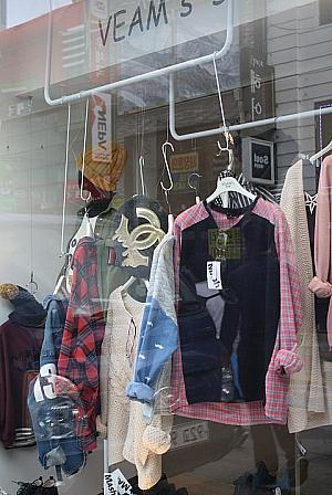 写真で見る釜山のファッションチェック！【2013年10月】 秋物 冬物 ファッション 服装 長袖 南浦洞 ナンポドン ショーウィンドー 釜山っ子 スニーカーブーツ