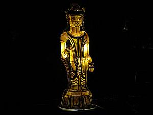 「儀堂面の金銅菩薩立像」