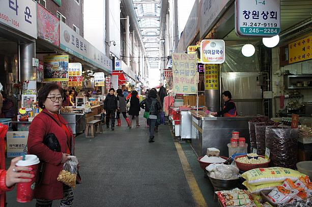 現在の富平市場はアーケードもあり雨でもショッピングをすることが出来ますよ！