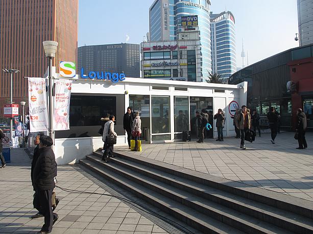 そうそう、ストライキとは関係ないけど国鉄ソウル駅の正面入口にあった喫煙スペースに立派な喫煙所が出来ていたり、