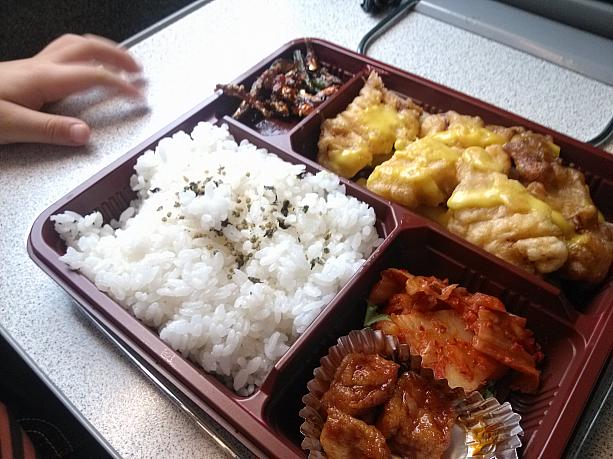 駅弁！！もちろんＫＴＸの中でも購入できますが、出発前の釜山駅には駅弁を買うことができるお店がいくつかあります。