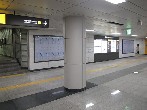こちらは地下鉄シチョン（市庁）駅地下。長い間工事中だったのが、そろそろ完成に近づいて来ている様子！